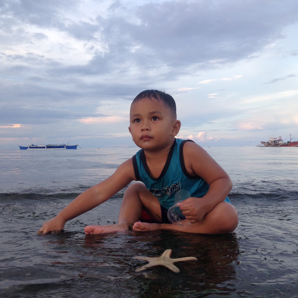 Ethan, kid playing with the starfish, starfish