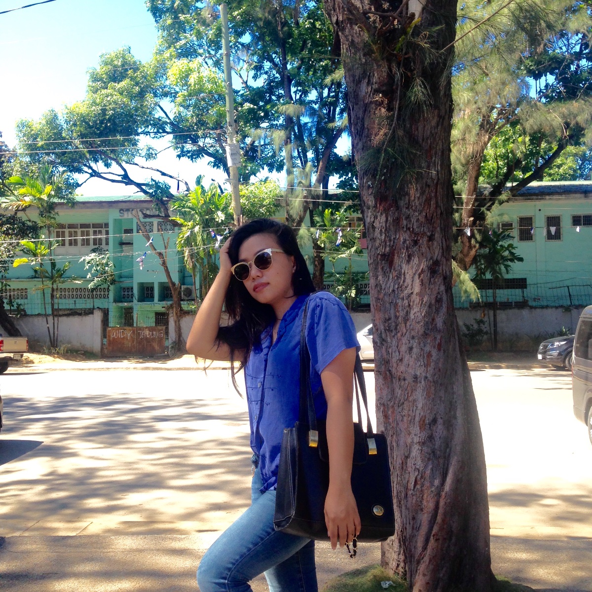 Model modeling portrait fashionista on the go