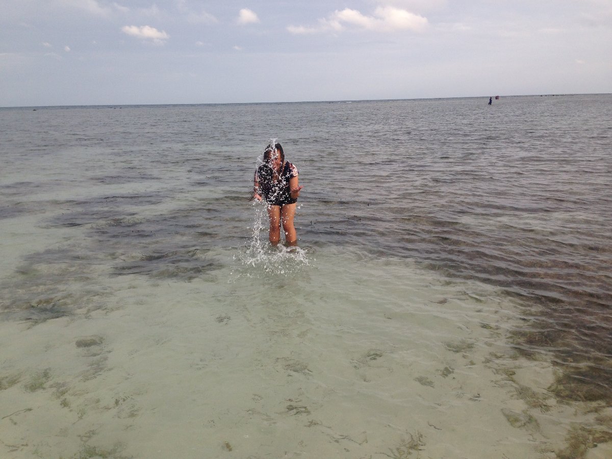 Play with the sea. 