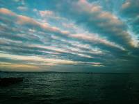 The waves of the sea help me find my direction. 