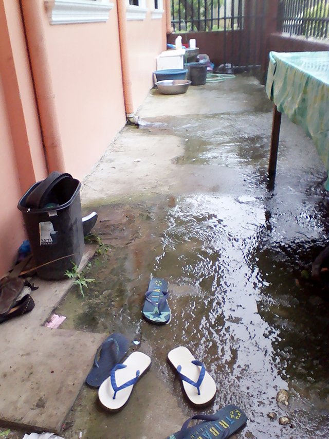 heavy rain, flowing