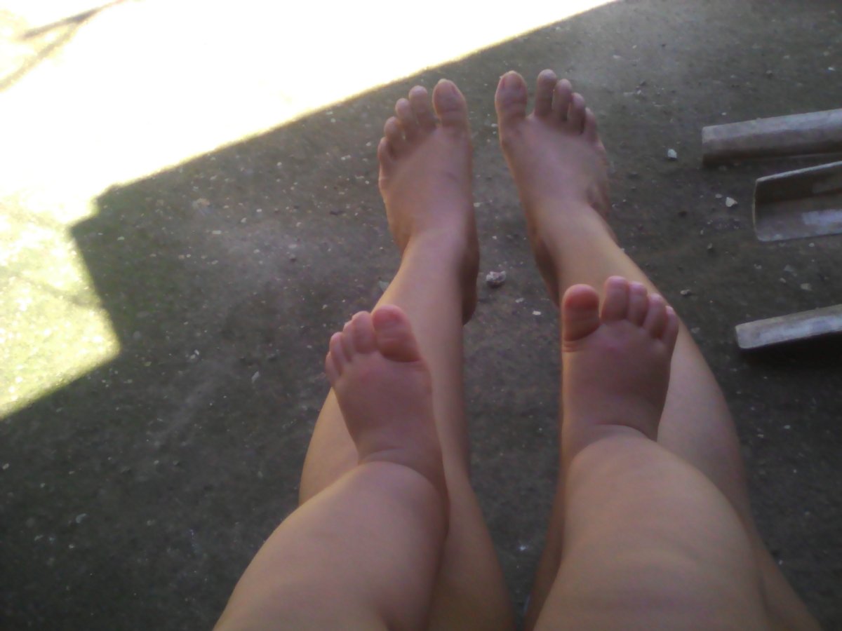mother  daughters feet