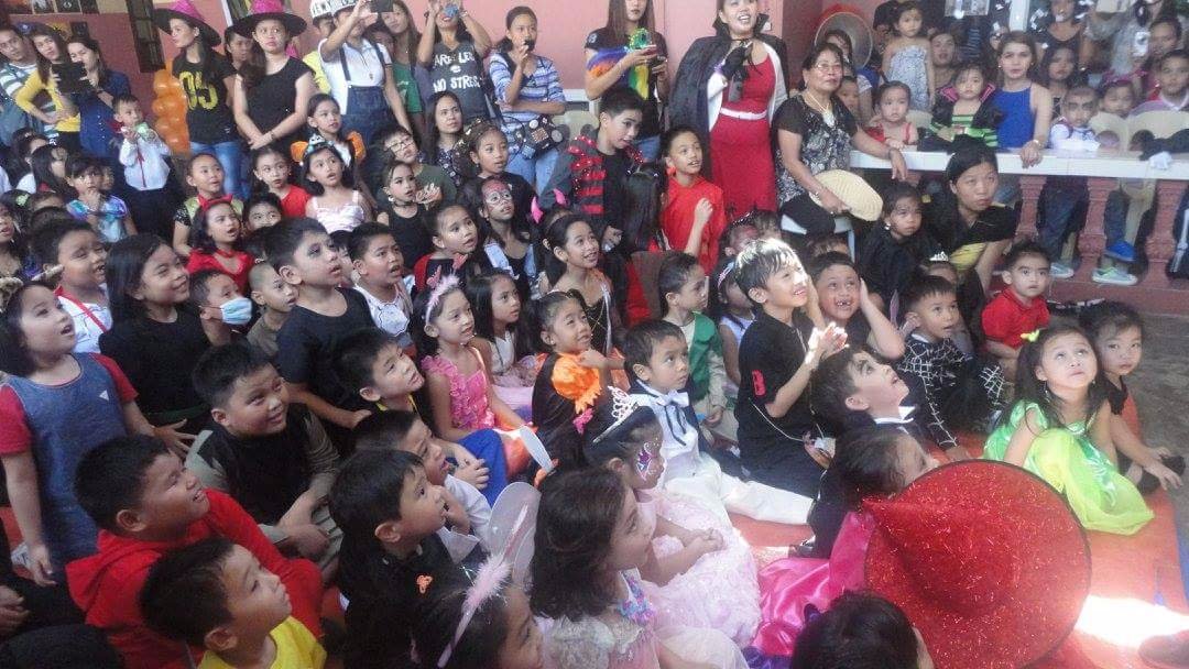 Kids amazed by the magic show