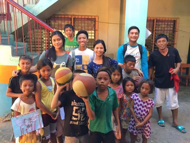 Volunteer in community outreach program