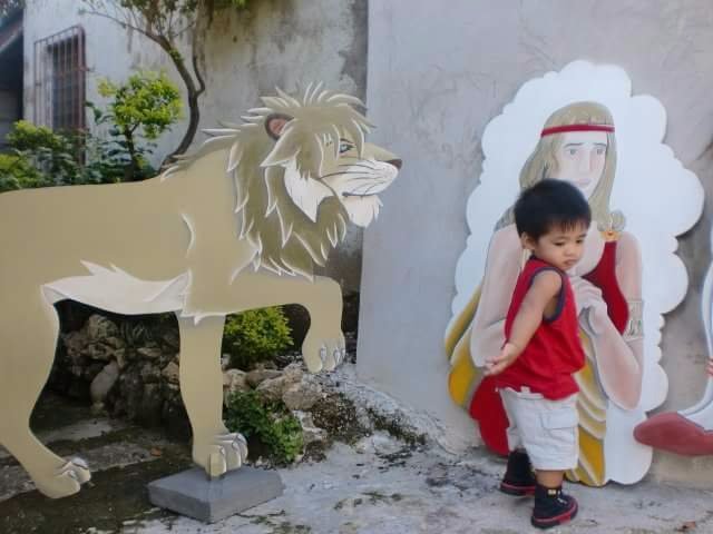 come here kitty kitty 