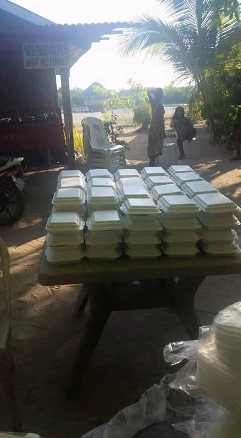 packed lunch for kids in olanggo island #givingback #reachingout #TeamfeedingProgram