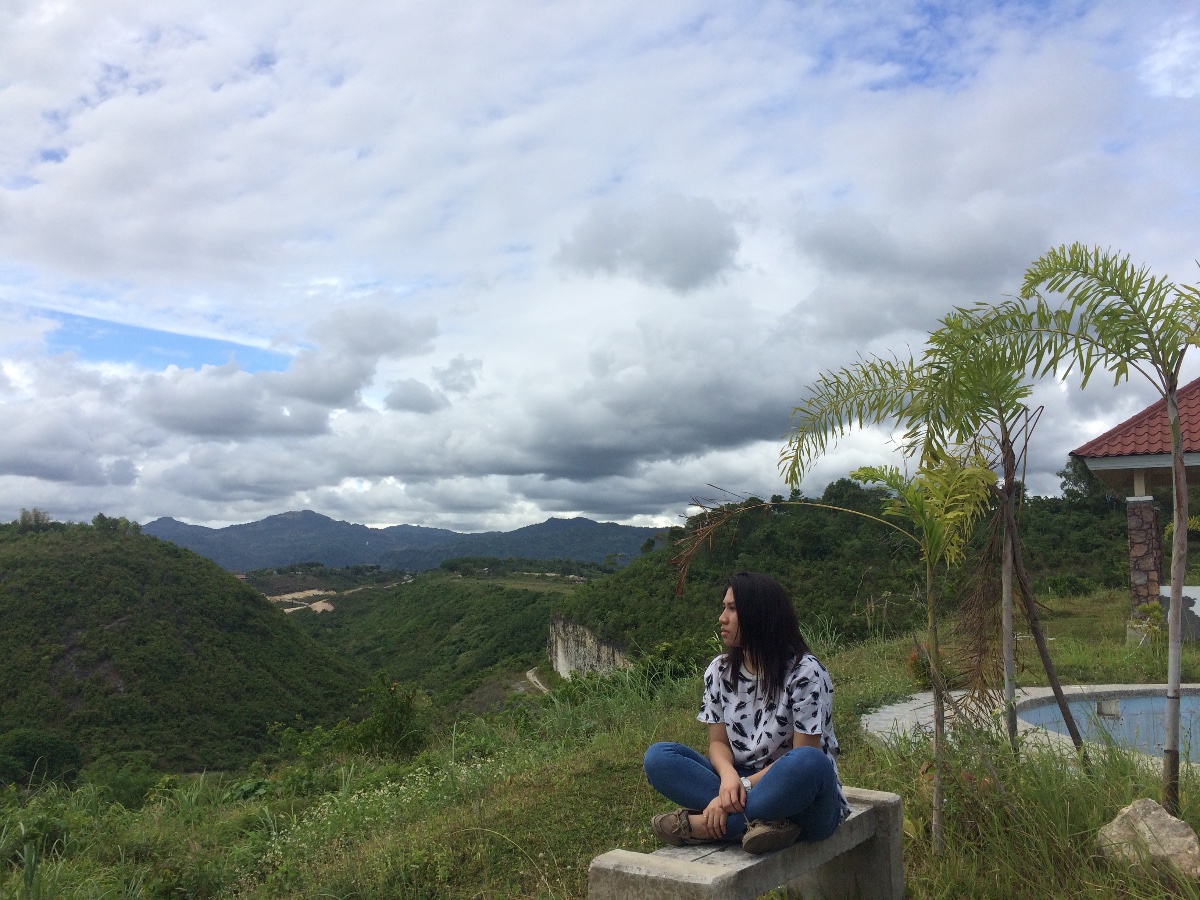 dza pak emote , hilltop