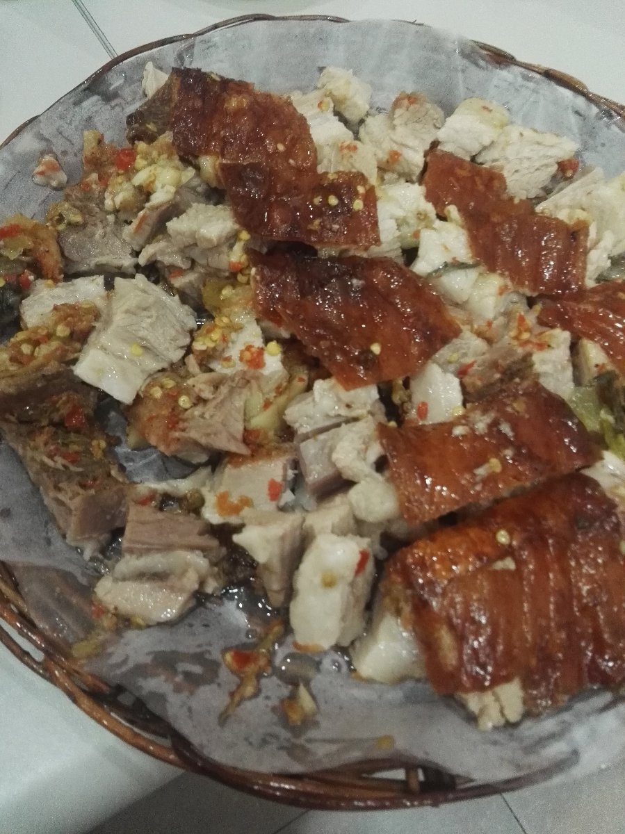 Cebus best spicy lechon