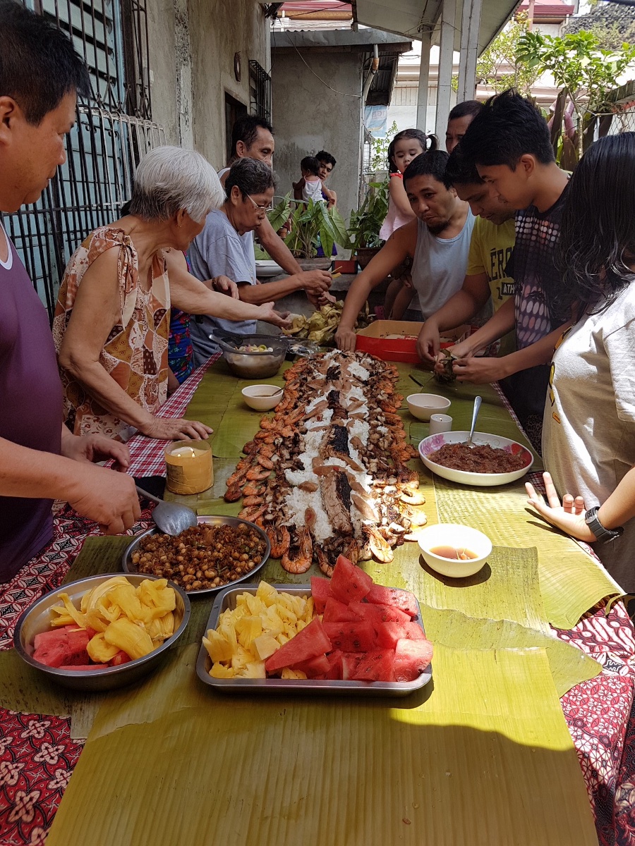 Family, lets eat, boode fight