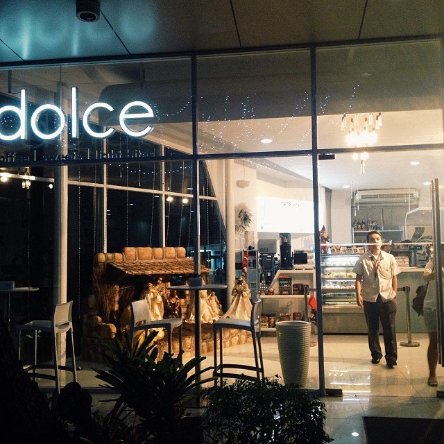 #cafe, #coffee, #shop, #lights, #ambiance