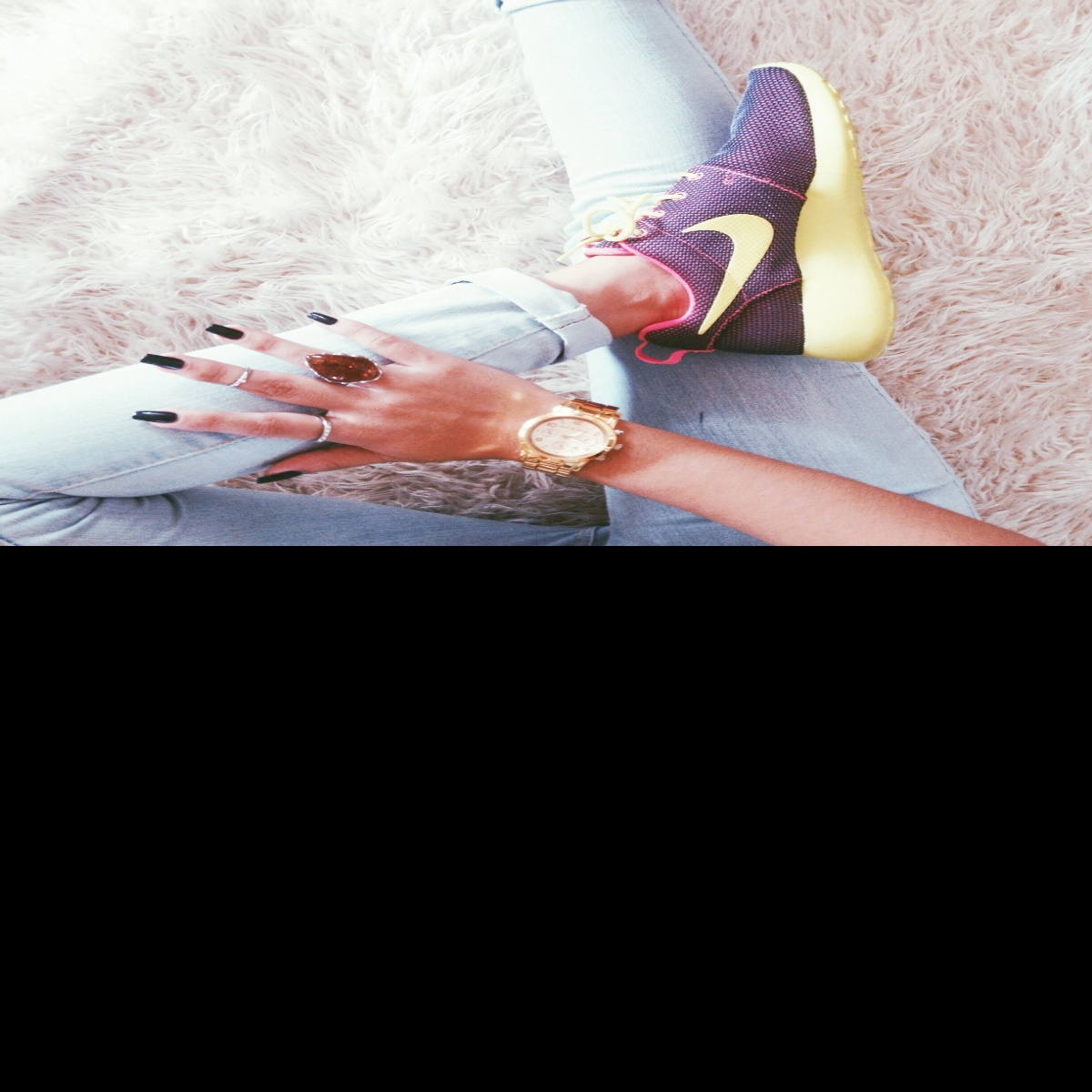 #fashion, #deets, #shoes, #nike, #nikewoman, #rosherun, #fauxfur