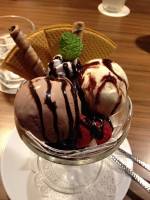 #dessert, #yogurt, #icecream, #fro yo, #strawberry, #fruits