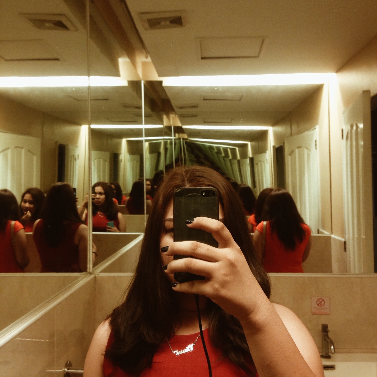 Mirro, selfie, red