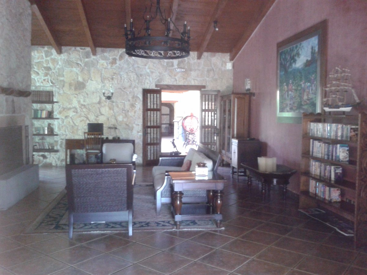 The second lounge at Finca Filadelfia