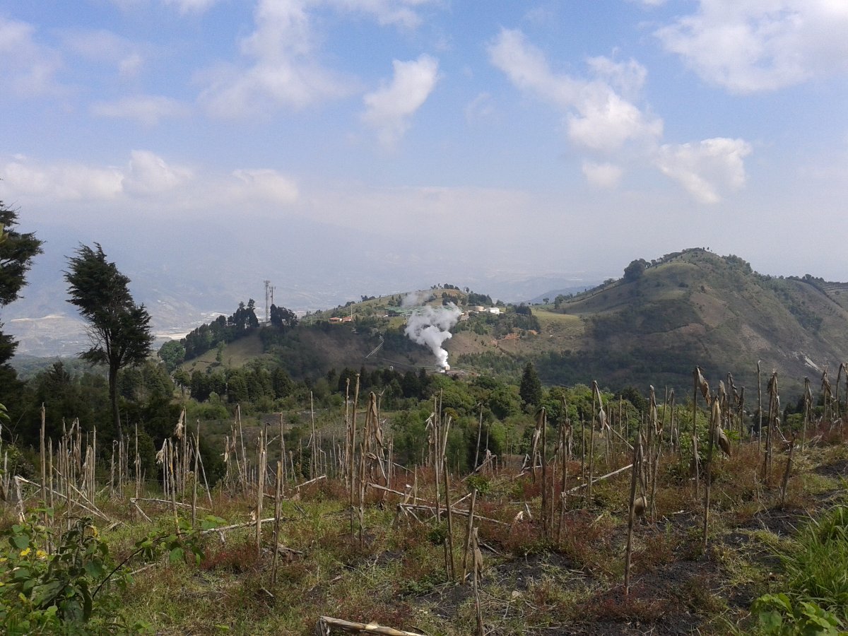 hiking up pacaya volcano guatemala