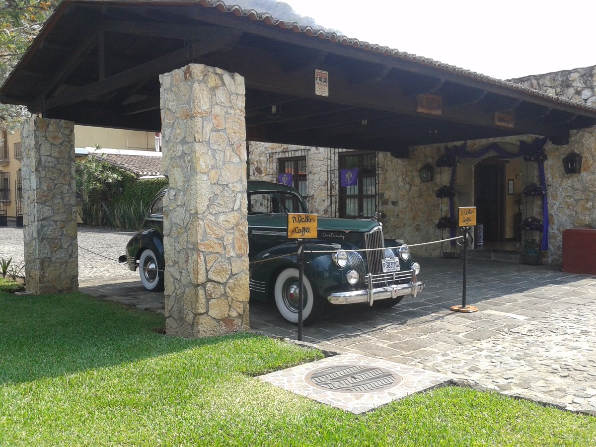 hotel car, finca filadelfia