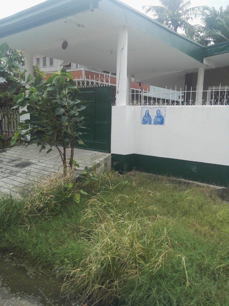 Gate