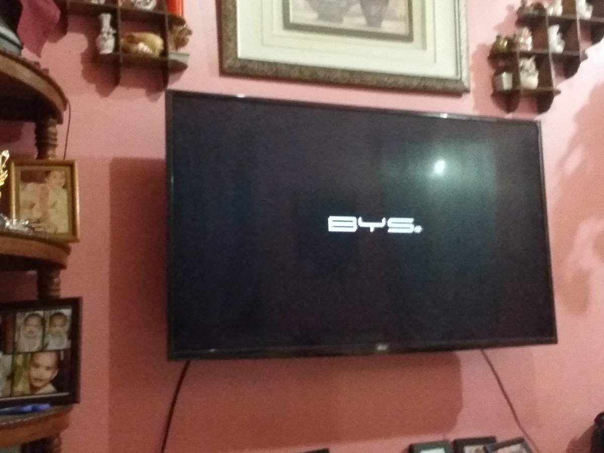 Advertisement on tv, watching ms world philippines , coronation night, channel 7