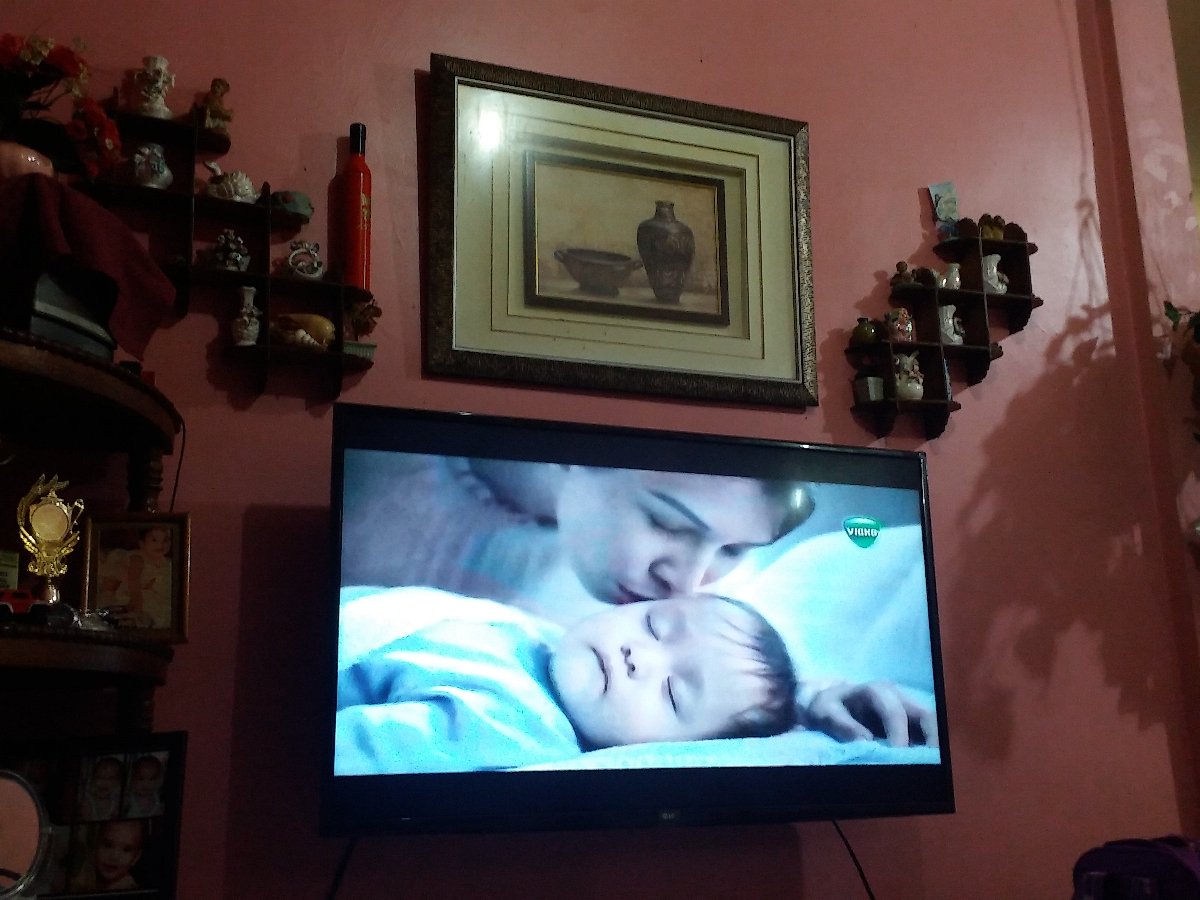 Advertisement on tv, watching ms world philippines , coronation night, channel 7