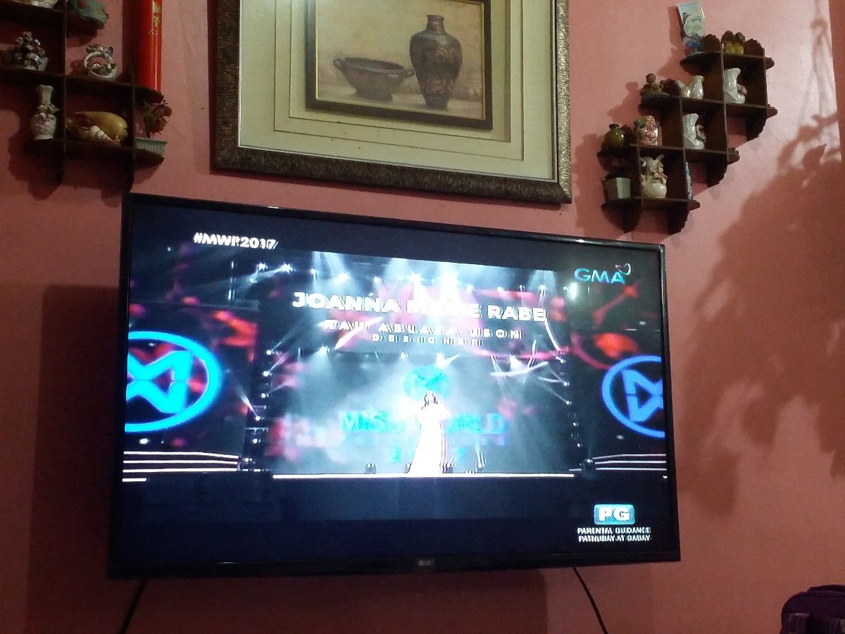 Watching miss world philippines 2017, GMA , channel 7 , long gown competition
