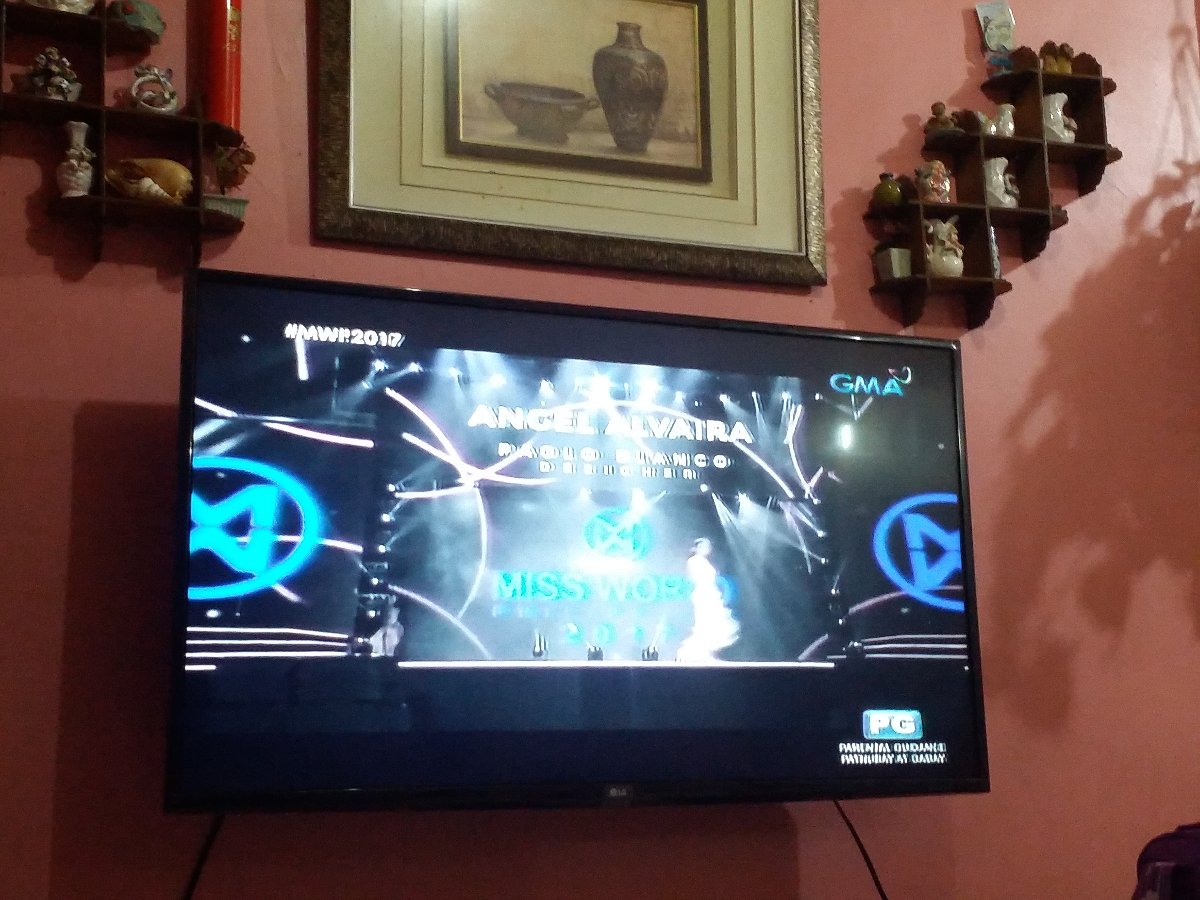 Watching miss world philippines 2017, GMA , channel 7 , long gown competition