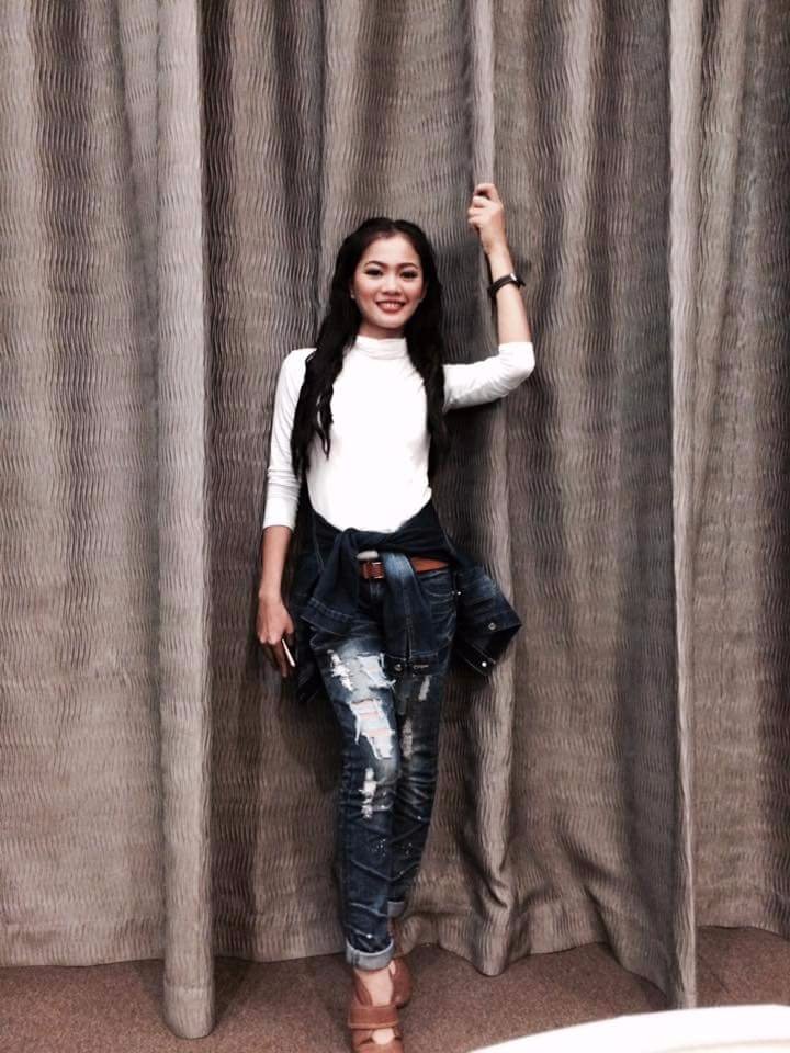 Kapit curtina pose