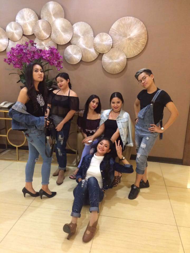 Model be like pose